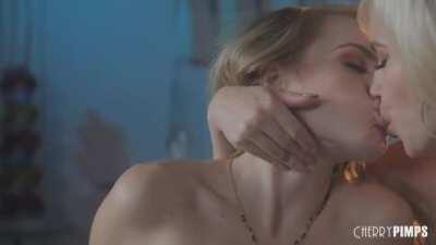 Kiara Cole & Scarlett Sage