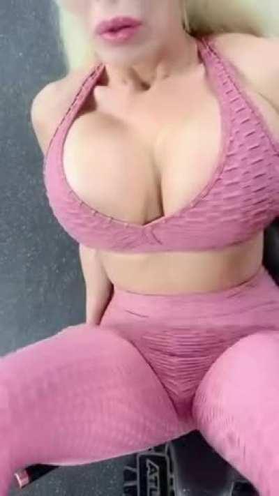 Every time i do this exercise, my pussy spreads wide open and i crave a big hard cock deep in my pink slutty pussy