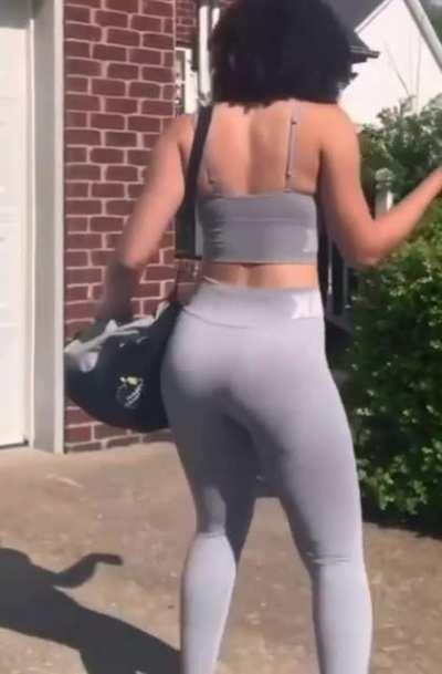 Look at that shit jiggle 🍑😍
