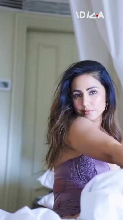 Hina Khan showing her hot armpits, cleavage, back and yummy legs 