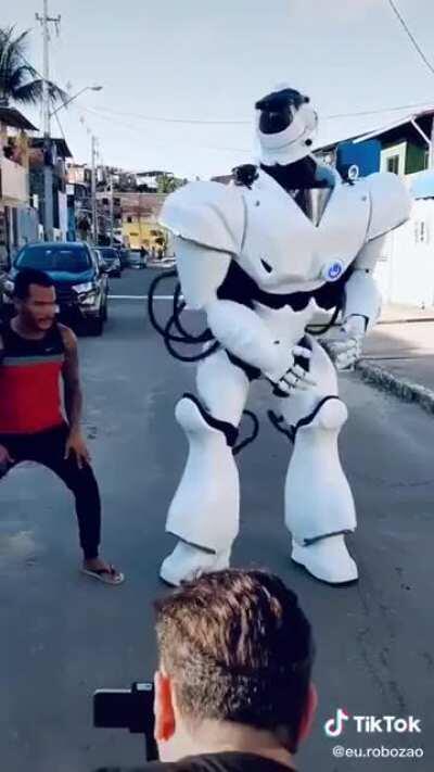 Robozão, futuristic dancer