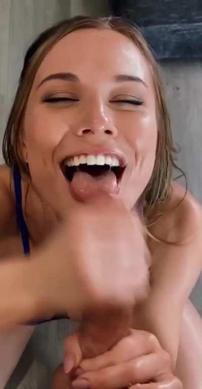 Hottie making him cum