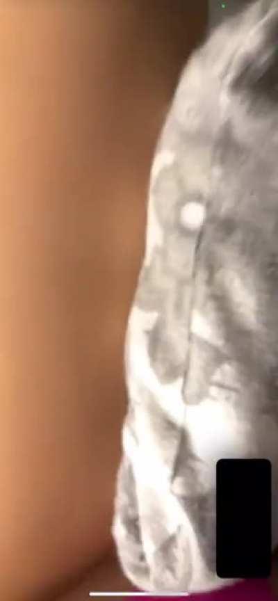 Juliane aus Arnsberg fingert sich beim FaceTime und zeigt am Ende ihr Gesicht