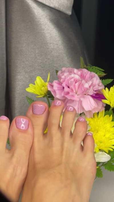 Foot Fetish Sexwifekriss Toes Porn GIF by mrskissvhs