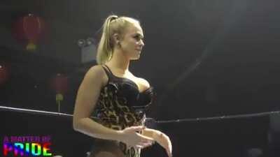 Penelope Ford playing with her tits
