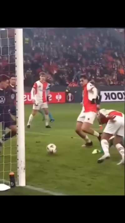 Parabéns pra quem fez essa edição KKKKKK