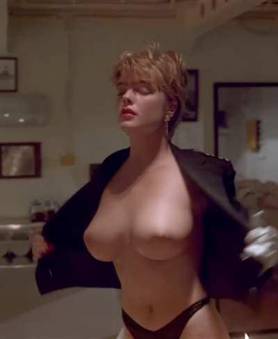 Erika Eleniak