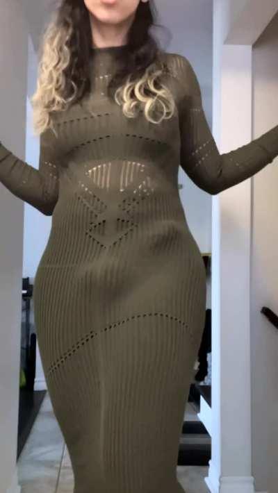 Honey, does this dress make my butt look big? 🍑😳🍆