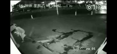 Dost ateşinin açık olduğunu unutup arkadaşını vurunca: