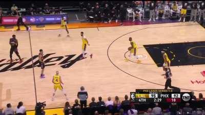 [Highlight]Lakers switch to AD at the 5 late in Game 2, leading to 4 straight defensive stops. (Credit @pickuphoop on Twitter)
