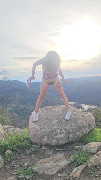 I'm OBSESSED with scenic pissing