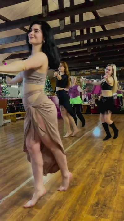 Phat ass with sexy moves