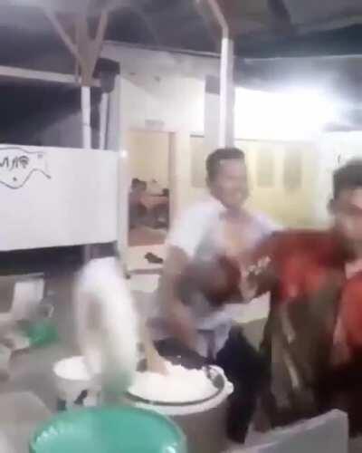 Ada masalah apa ya kira-kira