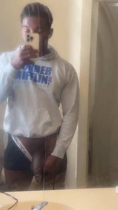 Even in a foggy mirror my dick looks good 🌫️😮‍💨