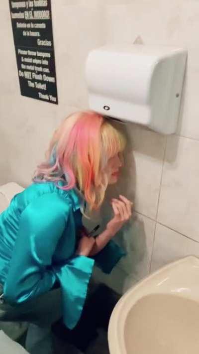 Selena Gomez drying her hair