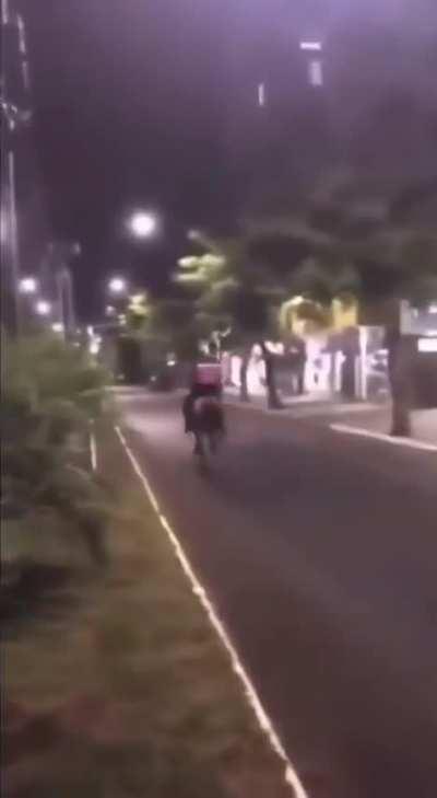 Rappi a caballo por desabastecimiento de nafta: CINE