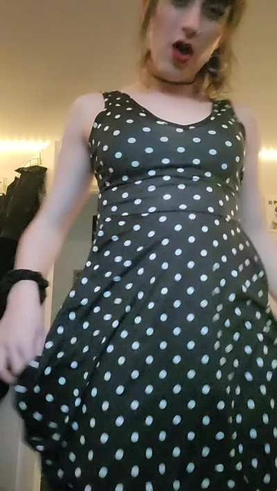 Wait till I turn around so you can wife me 