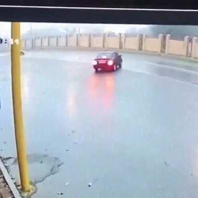 Сбой в матрице. (Видео из РФ на реддите прям больше и больше)