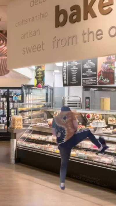 I discovered how they put the creamy filling Yummmy 😋😋😋