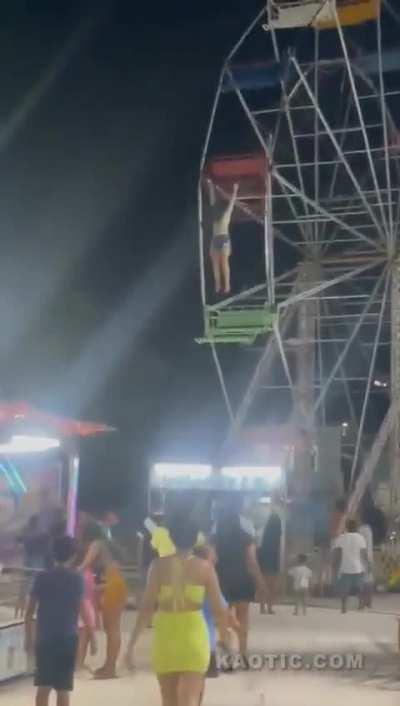Girl fall from Ferris wheel