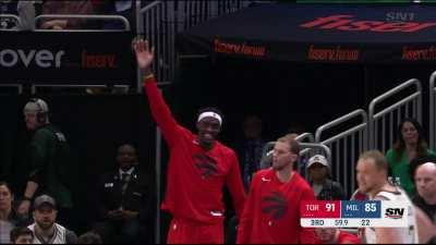 [Highlight] Fred Vanvleet makes the high arching bank shot over Giannis to beat the shot clock