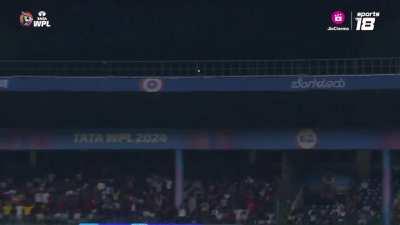 Ellyse Perry's 6 broke window glass of the CAR !