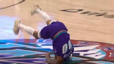 [Highlight] Jordan Clarkson completes the 4-pt play and gets the possession after Caris LeVert is deemed to be in his landing area