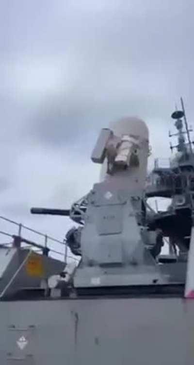 Phalanx CIWS detecting a passenger plane going overhead