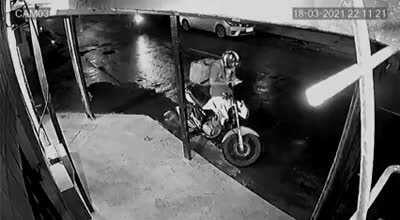 Man tries to rob delievery driver, then gets run over