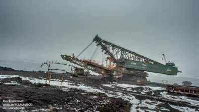 Walking bucket chain excavator