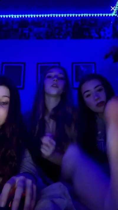 Can’t remember her @ but Yas