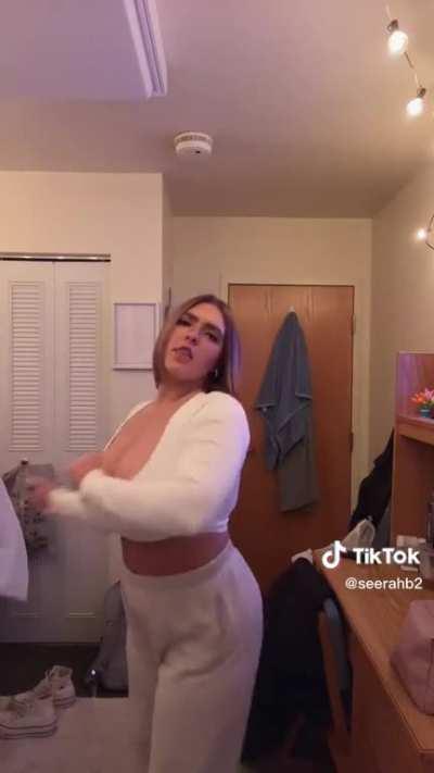 seerahb2 Bouncing Those Knockers