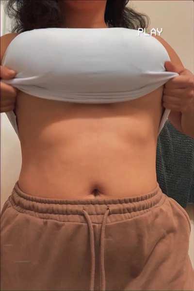 Do you like Big Boobs ? ( Her Free Album In Comment )