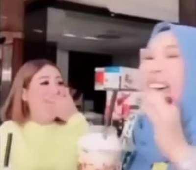 me and my bsf shit talking our entire team in duo queue even tho we’re literally playing the worst