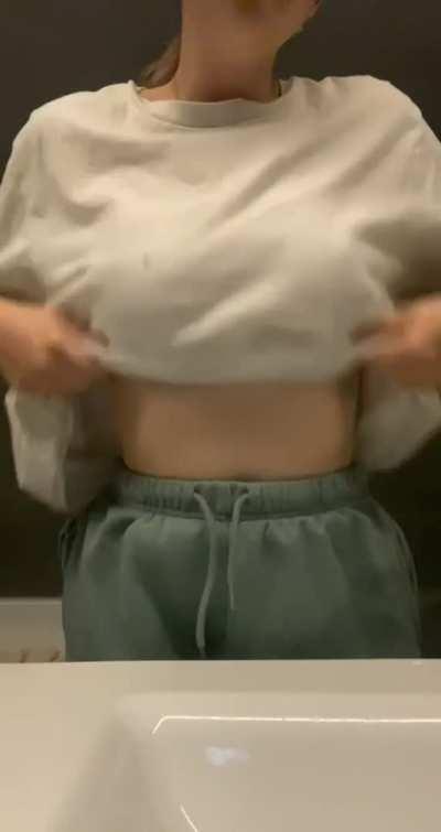 How do you like my tiddydrop?👻[ Noraa-0x ]