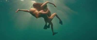 Kelly Brook & Riley Steele's Gorgeous Underwater Plot from Piranha 3D