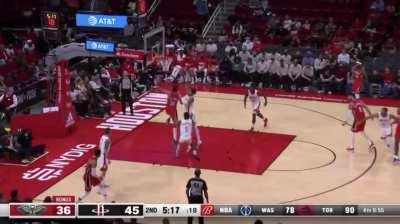 [Highlight] Tomas Satoransky throws it down!