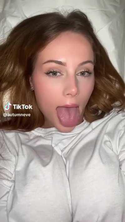 Autumneve crease in my top says a lot… 19yo Aussie redhead