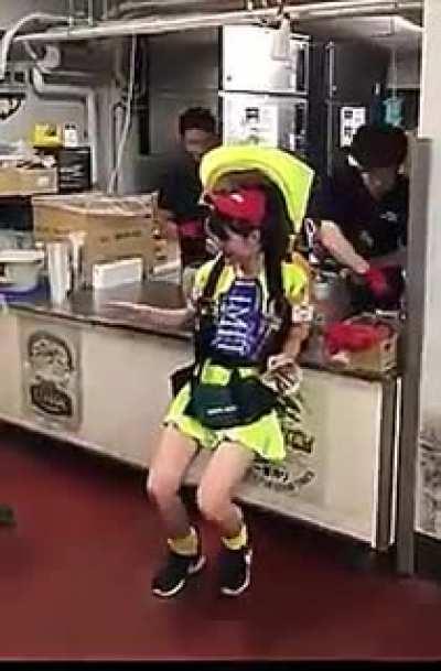 Biiru no uriko - Japanese beer girls getting their kegs swapped out