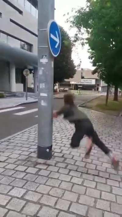 WCGW If I try to hit the road sign