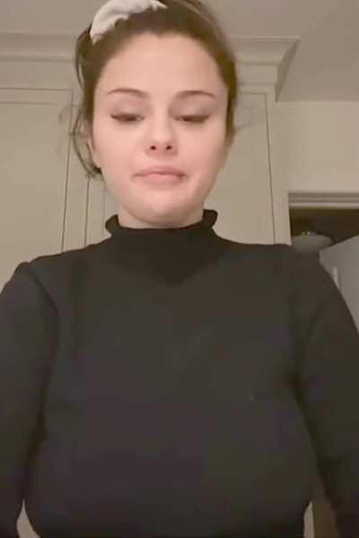 Damn, her boobs look humongous here.