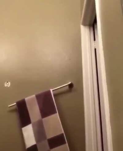 The transition from Chromatica II into 911 but it’s this guy’s towel falling off 😍🍆🥵