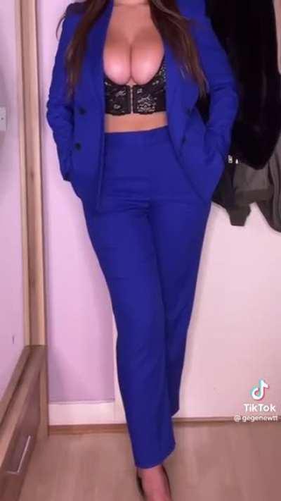 gegenewtt mommy in blue 💙🥵