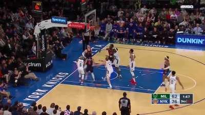 [Highlight] Hartenstein misses 3 lay ups in a row