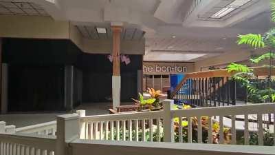 Walking thru Chambersburg Mall before it closed