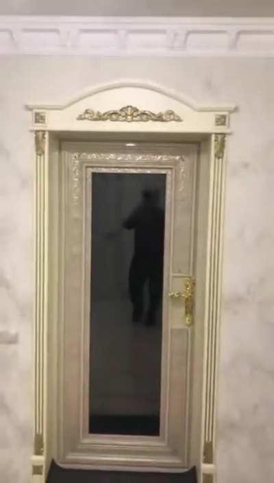 Romanian getting back home after a month in western capital