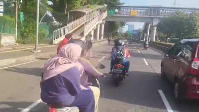 Kelakuan orang kaya di jakarta emang segini anehnya ya?