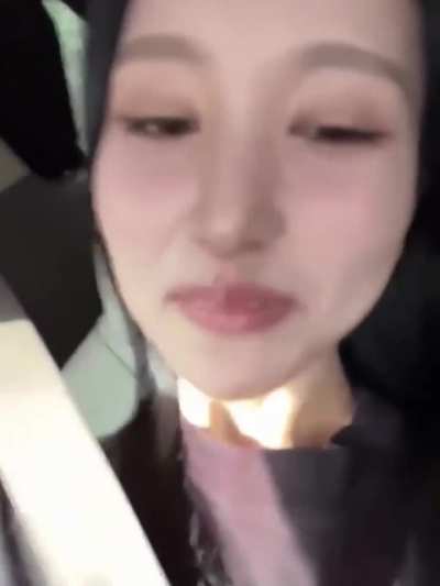 Mina's reaction after reading a comment saying she's pretty