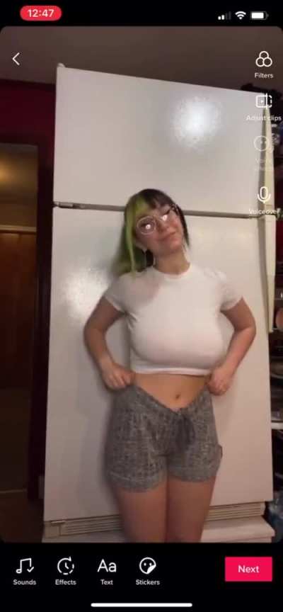 Who likes huge tits?