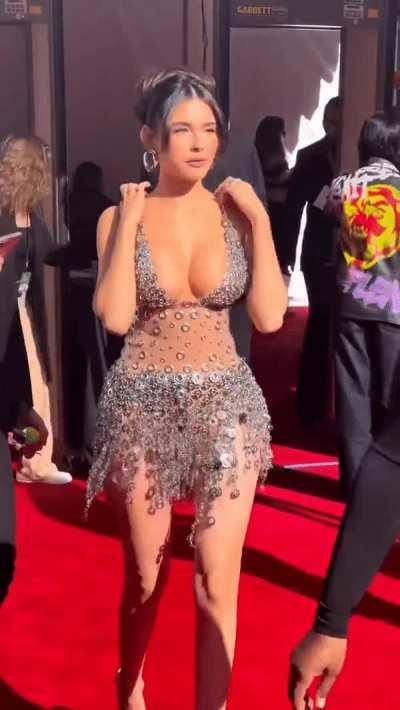 Madison Beer’s chest on display